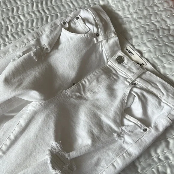 RIPPED Jeans - Picture 2 of 3